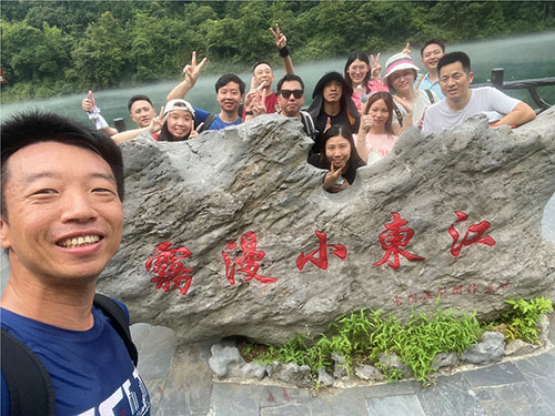 九年風雨兼程，九年砥礪前行，云科國際迎來了意義非凡的九周年。2024年6月28日組織了為期3天的“福城郴州之旅”團建活動，在美麗的自然風光中，共同感受公司的發展與壯大
